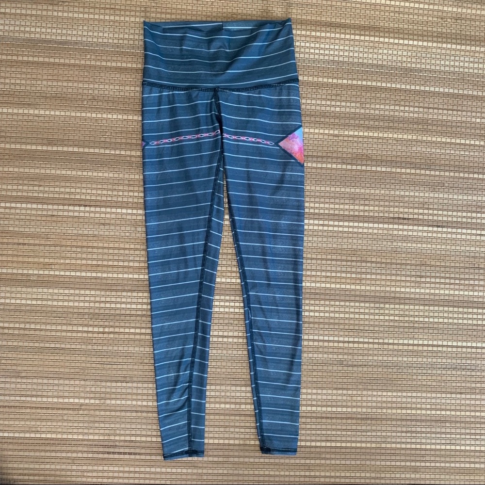 Teeki hot pants athletic yoga pants size xs